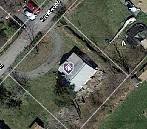 4th image of 9 Crestwood Trl