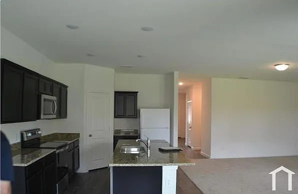 3 bed, 1769 sqft, $2,771 — Photo 2