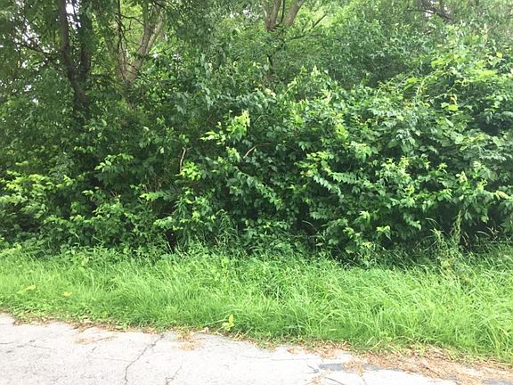 4th image of 15802 Hilltop Dr