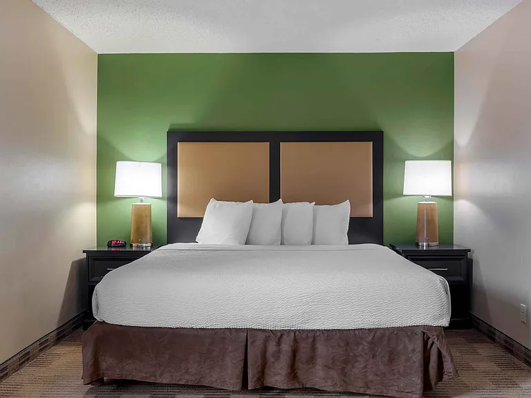 1 Bedroom Suite - 1 King Bed