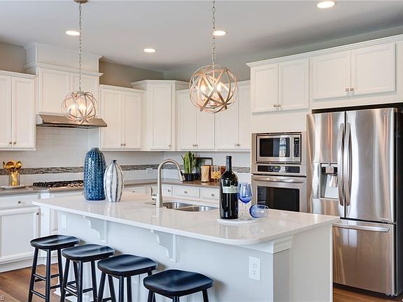 4th image of 821 Blue Moon Ct