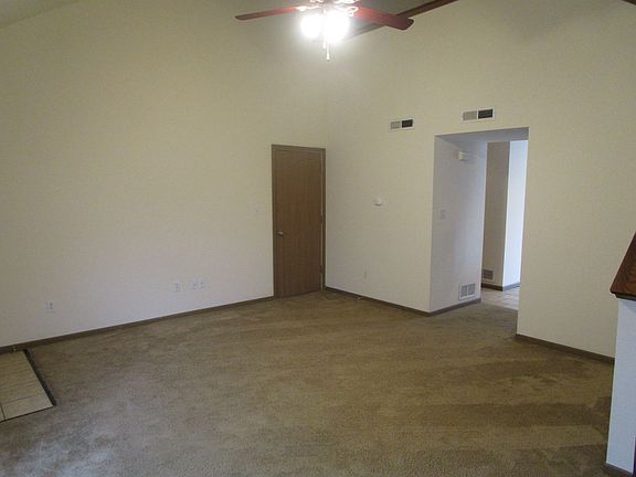 4th image of 605-607 Glenstone Dr
