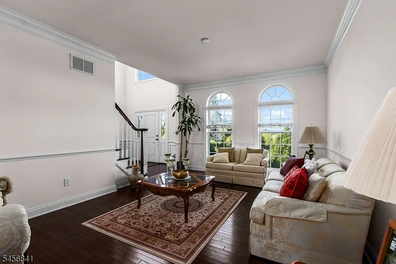 4 bed, 2.5 bath, 3424 sqft, $5,000 — Photo 4
