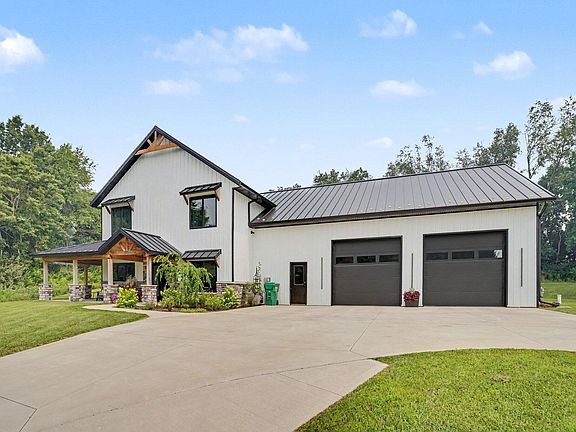 2nd image of 66155 Evergreen Ct