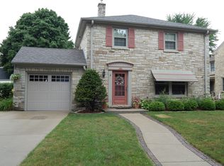 4609 N Wildwood Ave, Shorewood, WI 53211