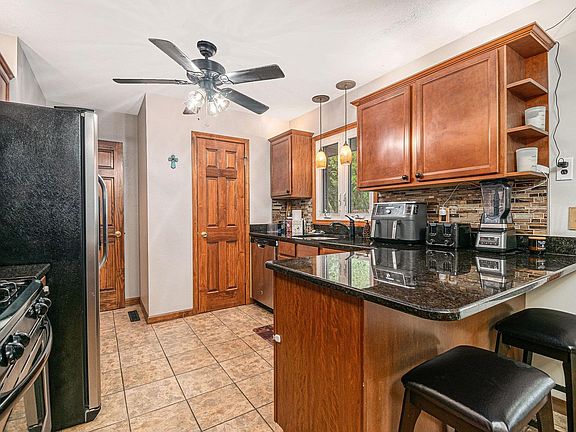5th image of 2404 Kenilworth Dr