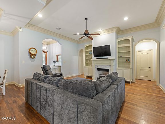 4th image of 401 Bluebonnet Dr
