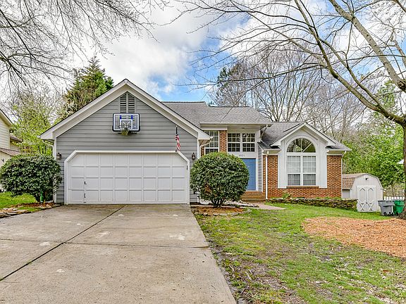 3rd image of 3921 Armitage Dr