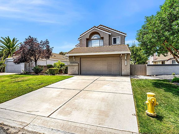 3rd image of 2451 Cherry Hills Dr