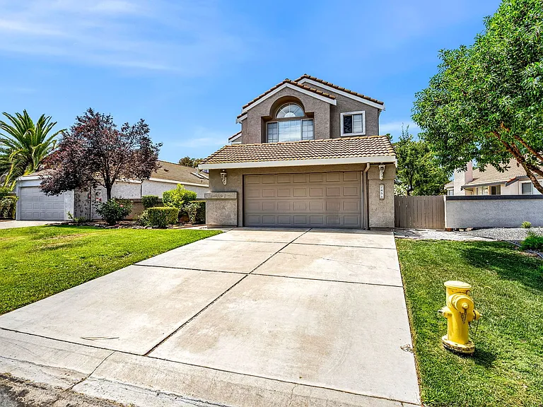 2451 Cherry Hills Dr — Photo 3