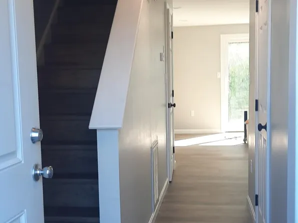 50 Edward J Roy Dr Unit 4, Manchester, NH 03104