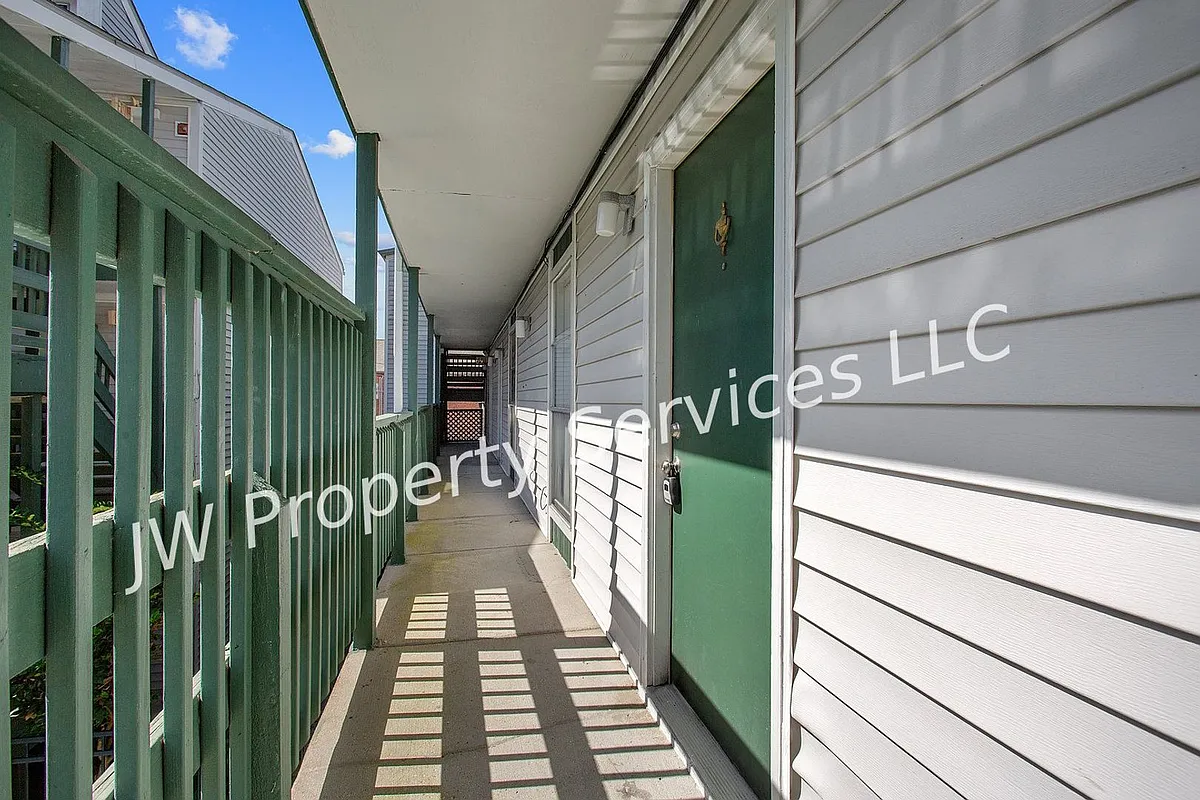 Building Photo - 4101 Hessmer Ave #203