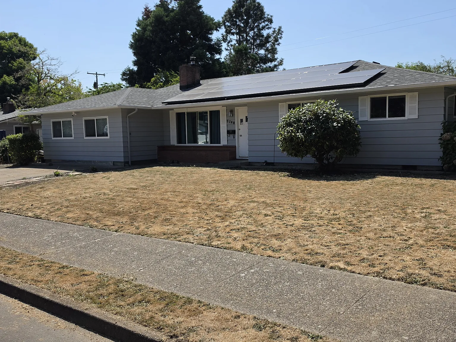 3 bed, 1.5 bath, 1400 sqft, $700 — Photo 1