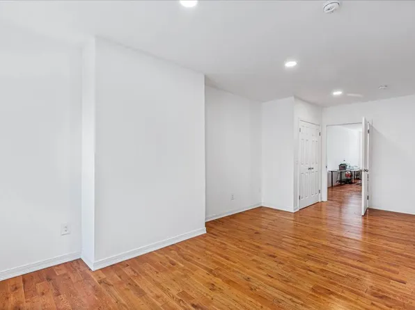 37 Jewel Street image 24 of 32