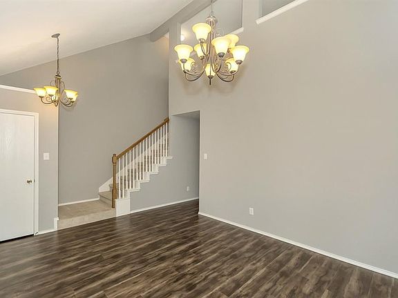 4th image of 5032 Raymond Dr