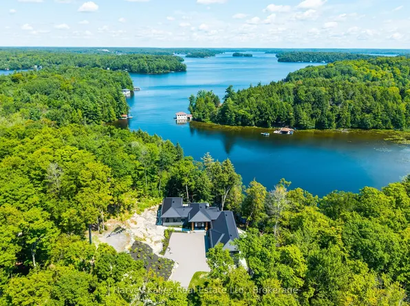 1013 Halls Rd #2, Muskoka Lakes, ON P0B 1J0