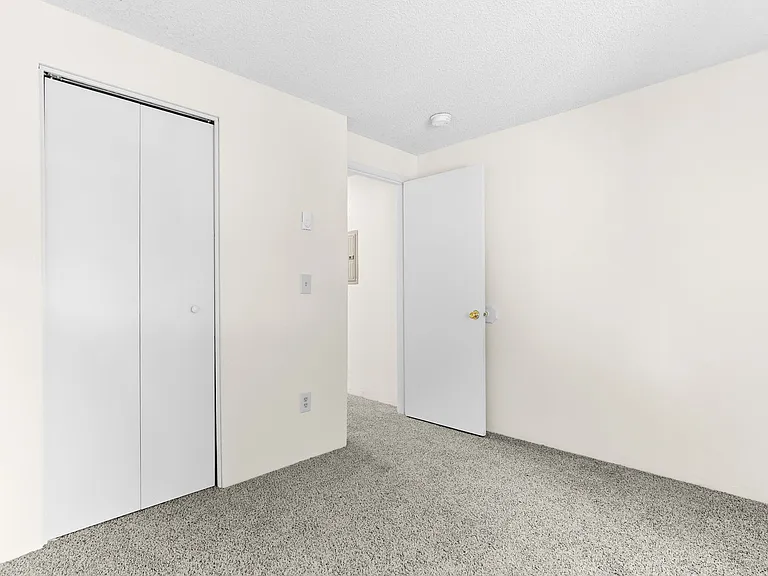 Charbern Apartments — Photo 24
