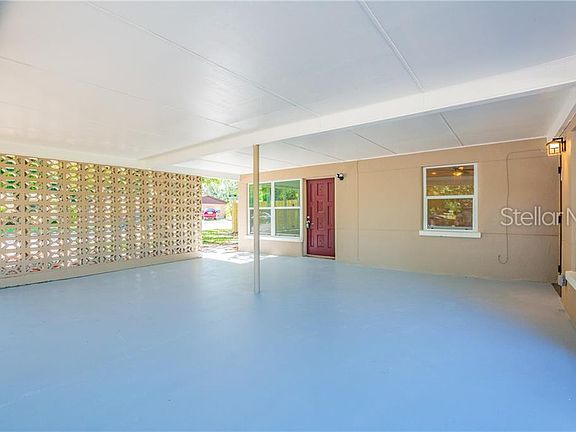 4th image of 321 W Country Club Dr