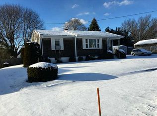 8 Stage Coach Rd, Portsmouth, RI 02871