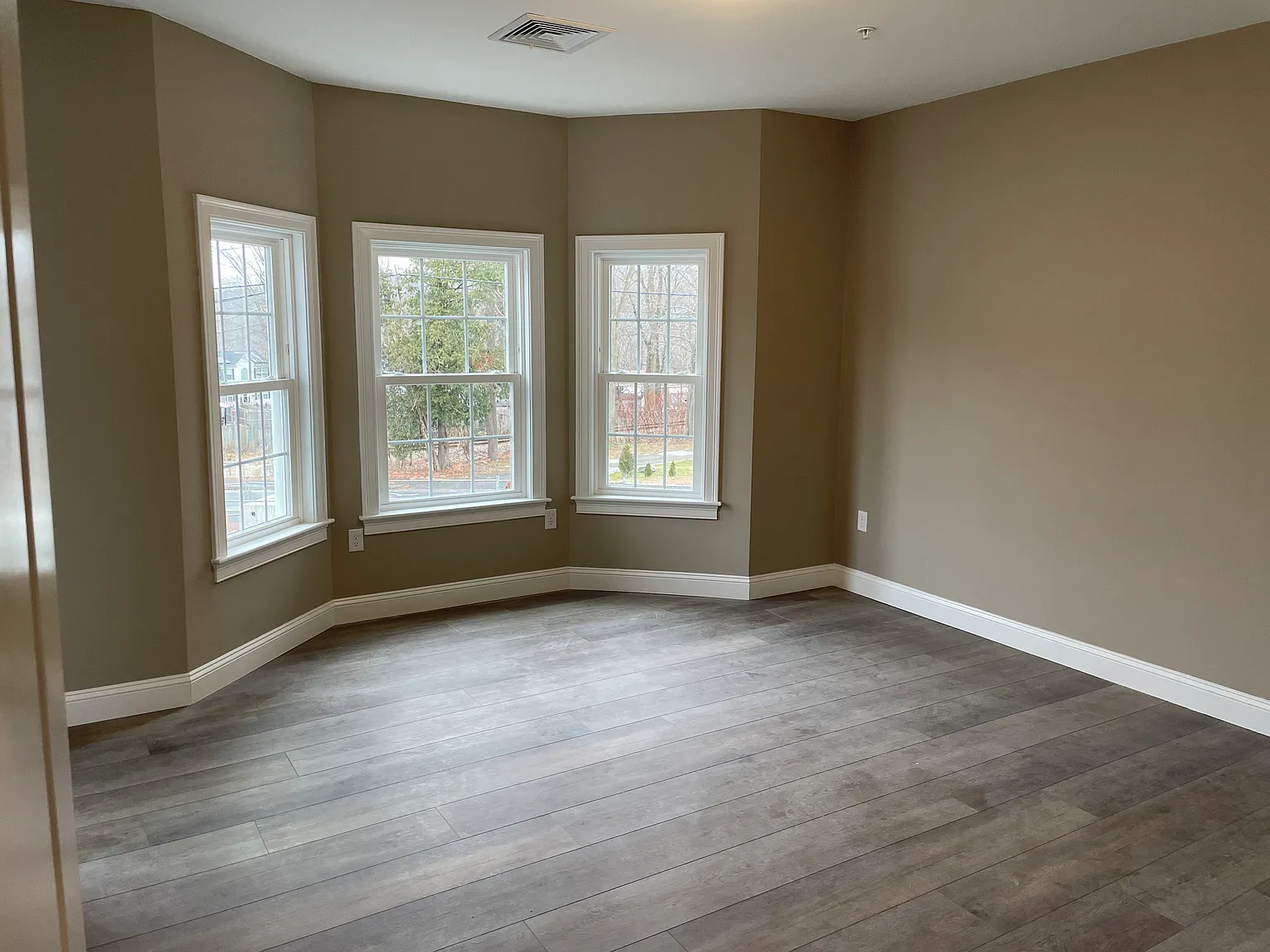 2 bed, 1600 sqft, $3,000 — Photo 2