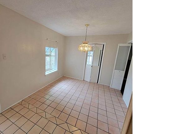 5th image of 4734 Larkspur Ln