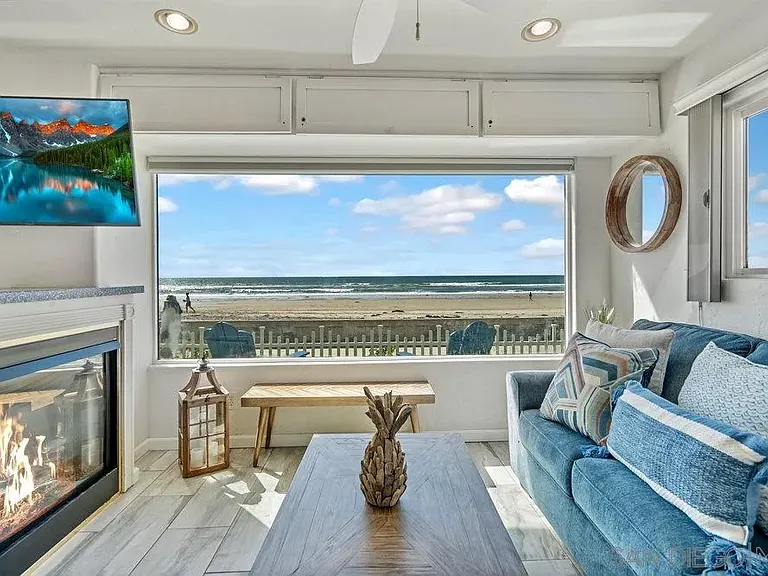 3911 Ocean Front Walk — Photo 2