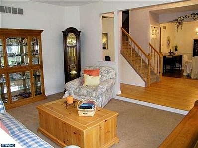 4th image of 633 Charles Dr