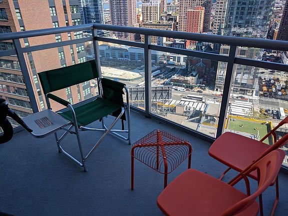 3rd image of 505 W 37th St APT 2401
