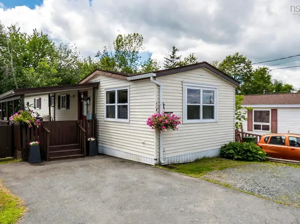 112 Hilltop Dr, Lower Sackville, NS B4C 2P5