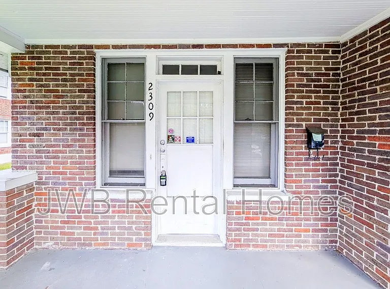 2309 College St — Photo 2