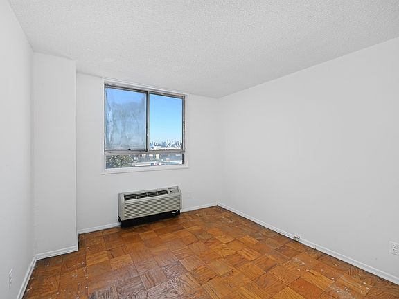 100 Manhattan Ave #213, Union City, NJ 07087 | MLS #230018167 | Zillow