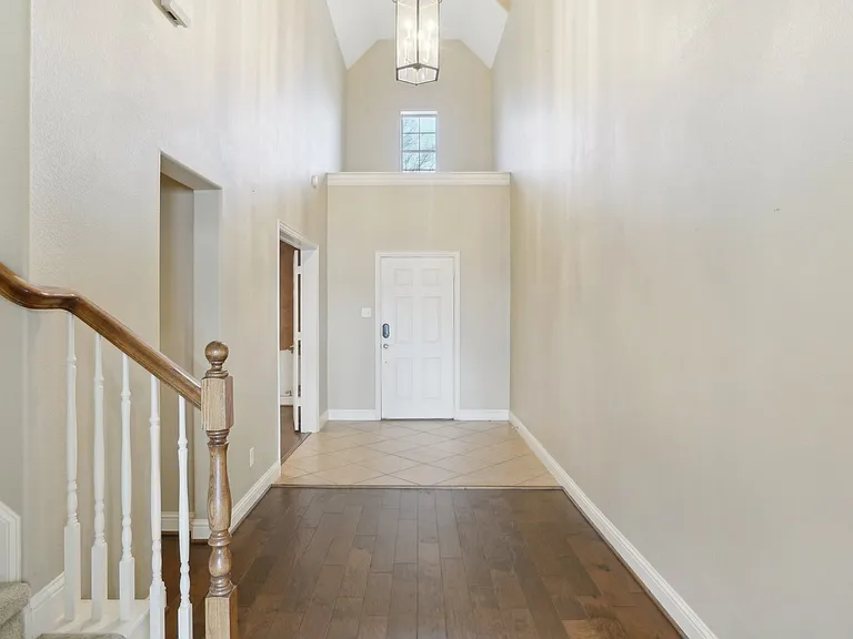 313 Country Lakes Dr — Photo 4