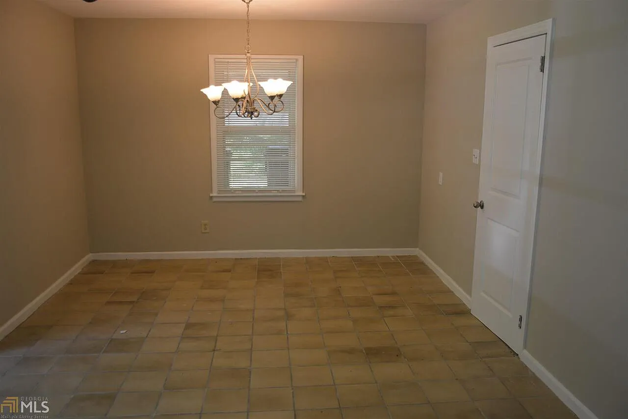 3 bed, 1.0 bath, 1031 sqft, $1,650 — Photo 4