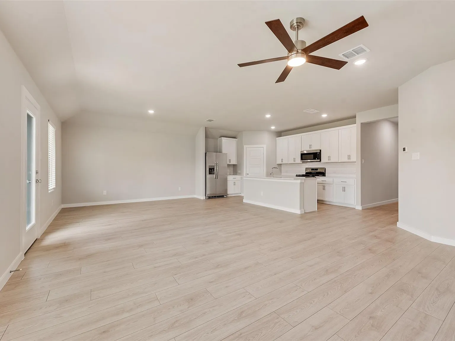4 bed, 1818 sqft, $2,600 — Photo 4
