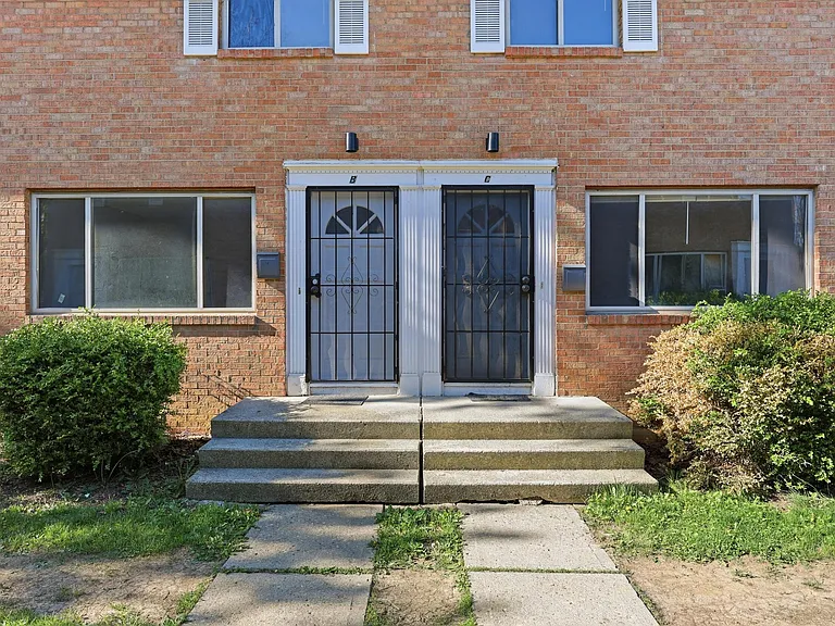 1759 Lonsdale Rd #B — Photo 2