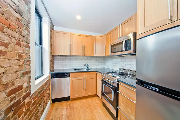 Rented by Isen & Company : Real Estate Advisors | media 9