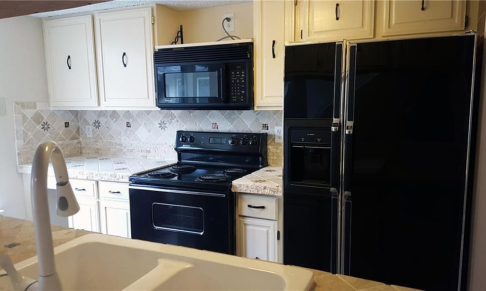 1st image of 8560 Park Ln #123