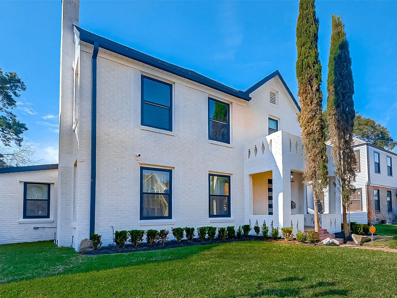 3 bed, 1.5 bath, 2056 sqft, $2,950 — Photo 2