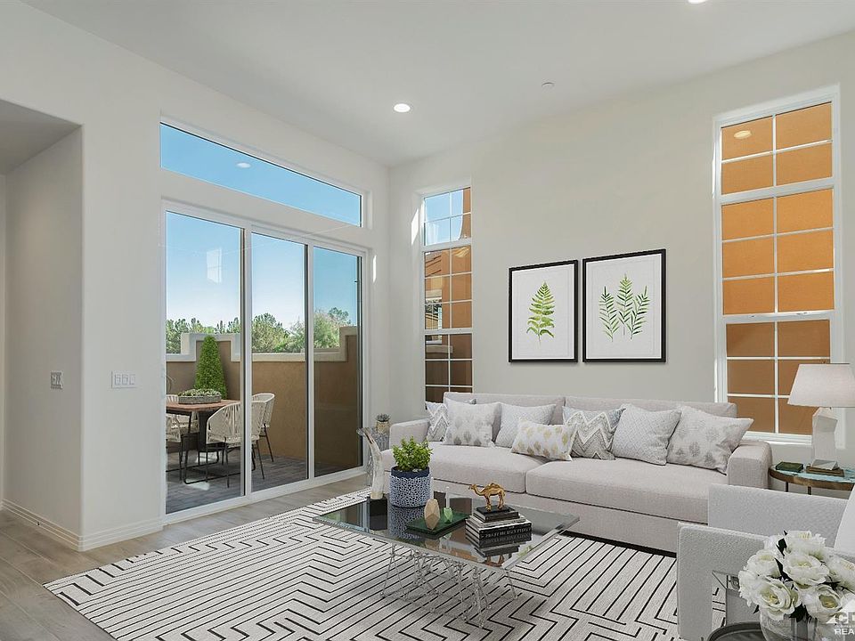 1st image of 52366 Hawthorn Ct