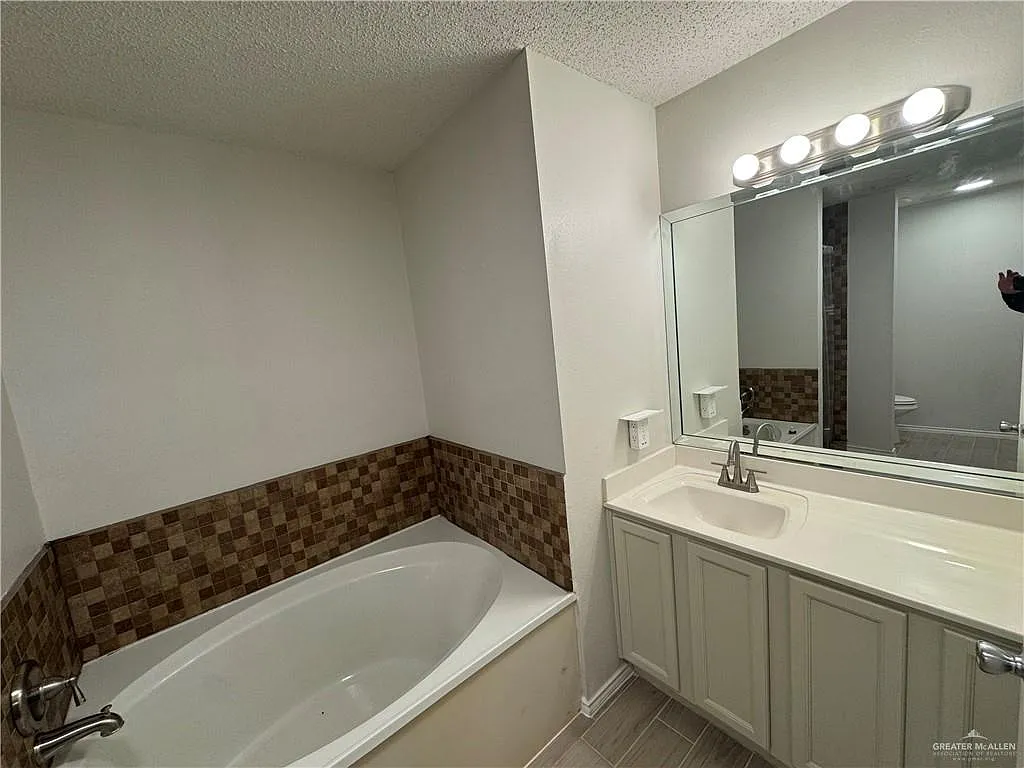 3 bed, 1670 sqft, $1,800 — Photo 2