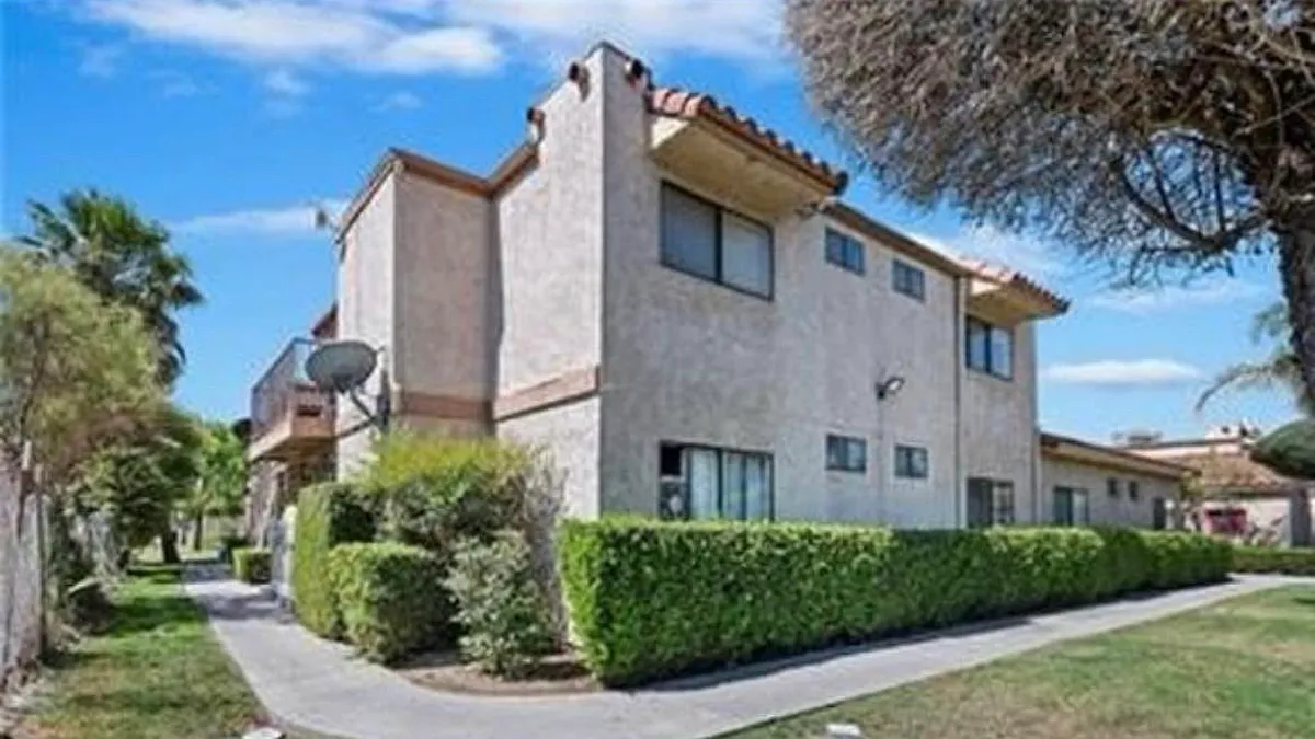 Building Photo - 2475 W Acacia Ave