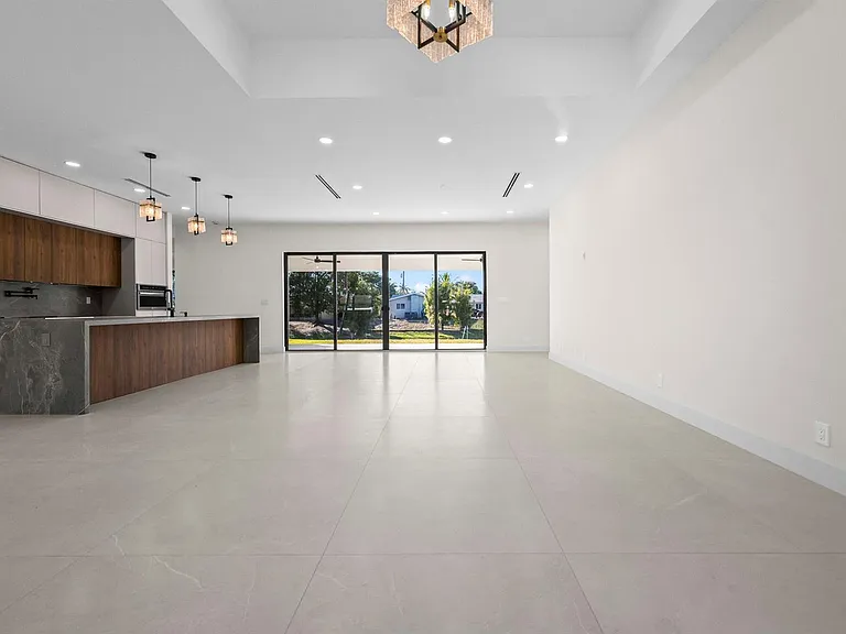 621 NW 42nd Ave #621 — Photo 2