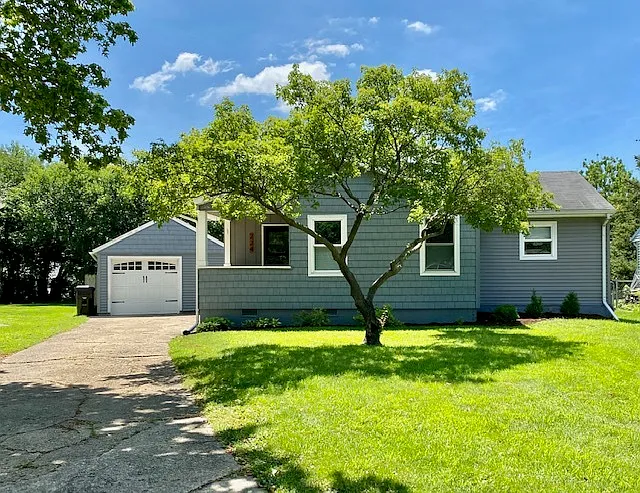 224 Illinois Dr photo 1