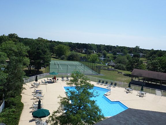 5th image of 17 Village Cir E