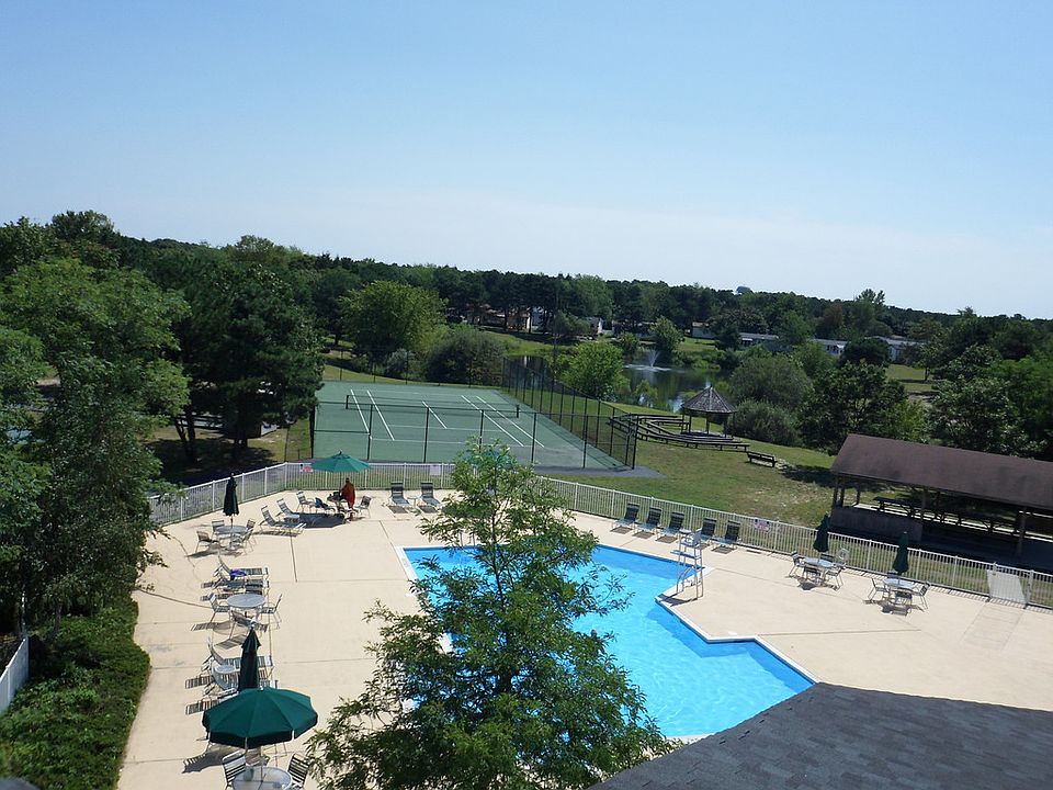 1st image of 111 Village Cir W