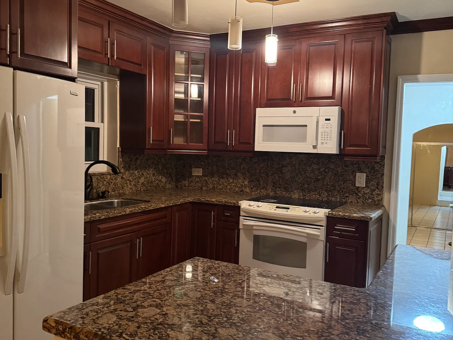 3 bed, 1919 sqft, $3,500 — Photo 3