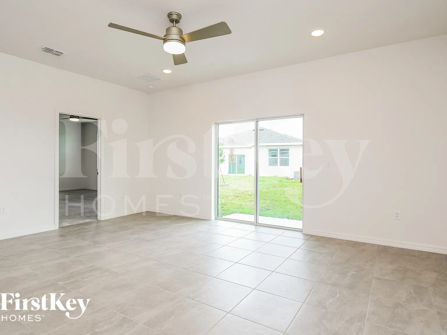 5 bed, 2.0 bath, 2210 sqft, $2,900 — Photo 3