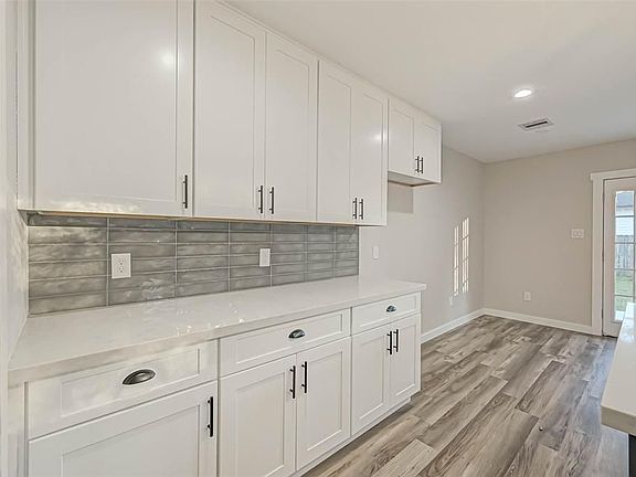 3rd image of 2111 Nina Lee Ln