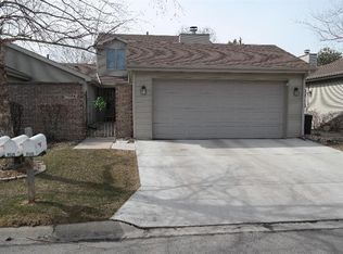 9524 Crown Commons Dr, Crown Point, IN 46307