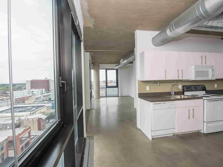 The Hub on Chestnut Street — Photo 11